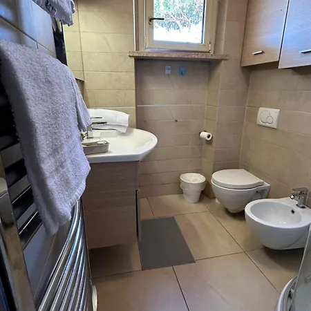 Apartman Maison Raha Marina di Massa