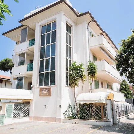 Maison Raha Marina di Massa