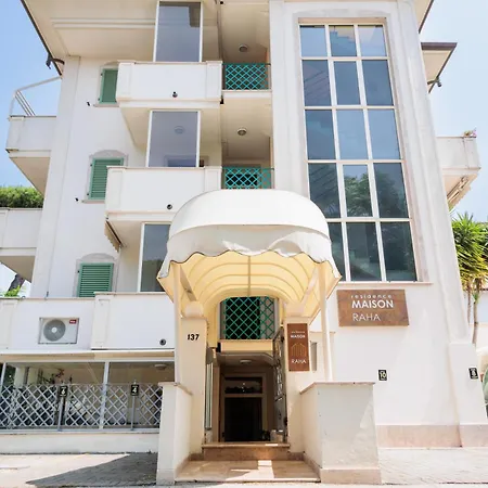 Apartment Maison Raha Marina di Massa