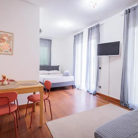 Maison Raha Marina di Massa