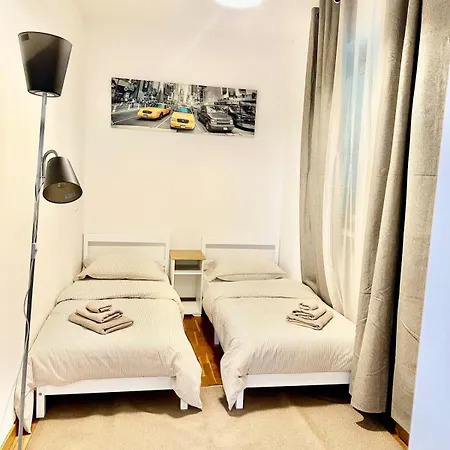 Maison Raha Lägenhet Marina di Massa